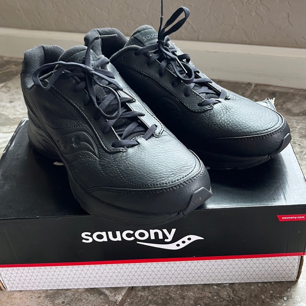 NWOT! Saucony Mens Omni Walk Tennis Shoes